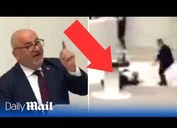 Enlace a Diputado turco sufre un infarto después de decir que 