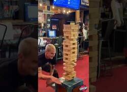 Enlace a No es el mejor jugador de Jenga de la historia