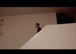 Enlace a El tipo que mejor sabe hacer el efecto 'escaleras mecánicas'