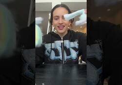 Enlace a Rosalía la friki reaccionando a snacks de Japón