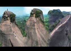 Enlace a La montaña con forma de espada en China