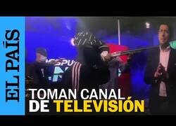 Enlace a Criminales armados irrumpen en un programa en directo en Ecuador