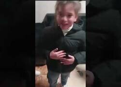 Enlace a El vídeo completo de los niños a los que trajeron carbón por fumar