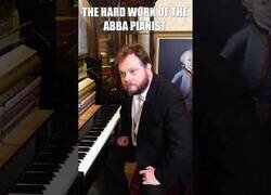 Enlace a El duro trabajo del pianista de ABBA