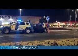 Enlace a Detenido tras circular por una rotonda en dirección contraria en Las Chafiras, Tenerife