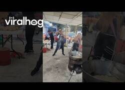 Enlace a Este hombre tiene el don de cortar patatas