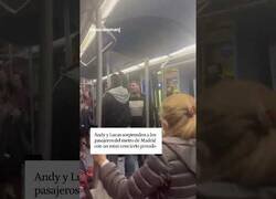 Enlace a Andy y Lucas sorprenden a pasajeros con un concierto privado en el Metro de Madrid