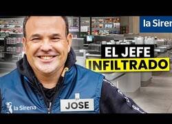 Enlace a El multimillonario Jose Elías hace de cajero de supermercado por un día