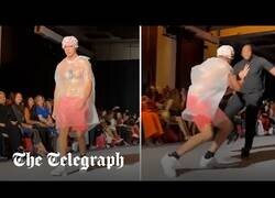 Enlace a Intruso se cuela como modelo en la Fashion Week de Nueva York