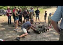 Enlace a Comprobando la fuerza de un tanque radiocontrol Armotek