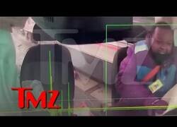 Enlace a Conductor de furgoneta sale ileso tras arroyarle un tren