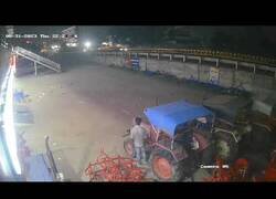 Enlace a La forma más dolorosa de robar un tractor