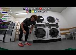 Enlace a Un streamer se mete en una lavadora