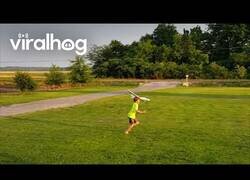 Enlace a Este niño sufrió un ataque aéreo