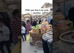 Enlace a Imagina ser un niño árabe y perder a tu madre en un mercadillo