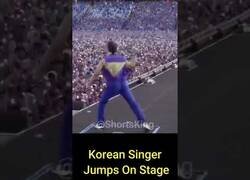 Enlace a La épica entrada al escenario de PSY, el del Gangnam Style