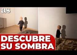 Enlace a La reacción de este bebé al descubrir su propia sombra