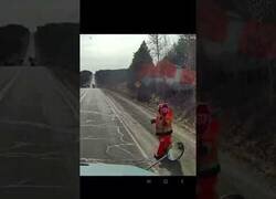 Enlace a Corrió según dejó la señal