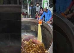 Enlace a Preparando 4.800 kg de paella con motivo del ramadán