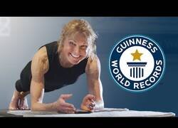 Enlace a La mujer que más aguanta haciendo 'planking'