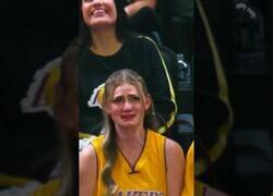 Enlace a En la pista de los Pacers, le pusieron el filtro de llorar a los fans de los Lakers