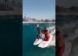 Enlace a El mejor instructor de surf del mundo