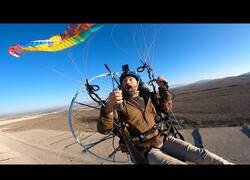 Enlace a Piloto de paramotor sufre un accidente desde varios metros de altura