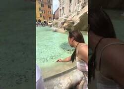 Enlace a Creo que la Fontana di Trevi no funciona así...