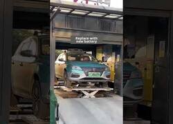 Enlace a Así es un cambio de batería de un taxi eléctrico en Shanghái
