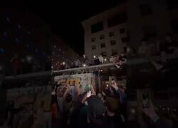 Enlace a Lanzarse sobre la gente como una estrella de rock no es buena idea