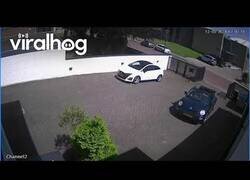 Enlace a Este coche encuentra un nuevo aparcamiento por sí mismo