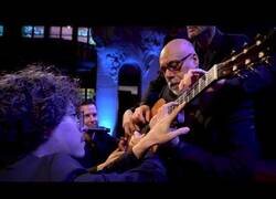 Enlace a 4 guitarristas con 1 guitarra hacen un medley de Michael Jackson
