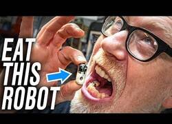 Enlace a Adam Savage se traga la cápsula-robot-cámara teledirigida más pequeña del mundo