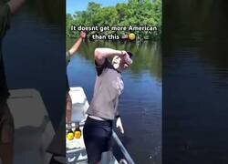 Enlace a Así se abren las latas de cerveza en Florida
