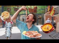 Enlace a Luisito Comunica prueba la comida callejera de Málaga