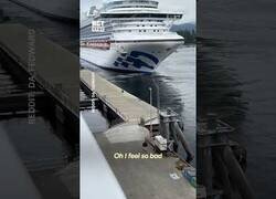 Enlace a Hombre corre pensando que ha perdido su crucero, pero se equivoca de barco