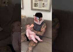 Enlace a Cuando el bebé prefiere a mamá antes que a papá
