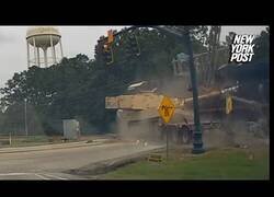 Enlace a Tren choca contra un tanque en California del Sur