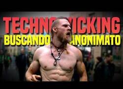 Enlace a Techno Viking: El meme que demandó a su creador