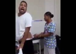 Enlace a Este hombre tiene fobia extrema a las agujas