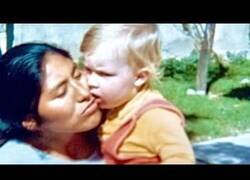 Enlace a Un hombre se reúne con la niñera que le crió, 45 años después