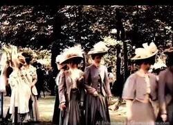 Enlace a Imágenes a color de París en 1902