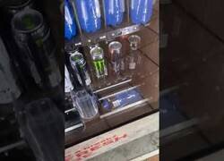 Enlace a Cuando tienes sed pero la máquina de vending no está por la labor