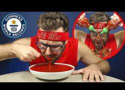 Enlace a El récord de comer más salsa picante en 3 minutos
