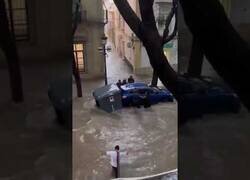 Enlace a Dos jóvenes rescatan a varios niños atrapados por la DANA en Jerez de la Frontera