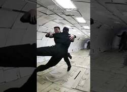 Enlace a Practicando lucha libre sin gravedad