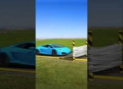 Enlace a ¿Cuánta cinta aislante se necesita para parar un Lamborghini?