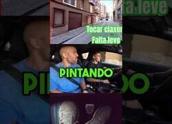 Enlace a Nunca saludes a tu amigo durante un examen de conducir