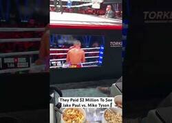 Enlace a Así vivieron los que pagaron 2 millones de dólares por ver el combate de Mike Tyson y Jake Paul