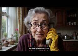 Enlace a O2 utiliza la voz de una anciana generada por una IA para hacer perder el tiempo a estafadores